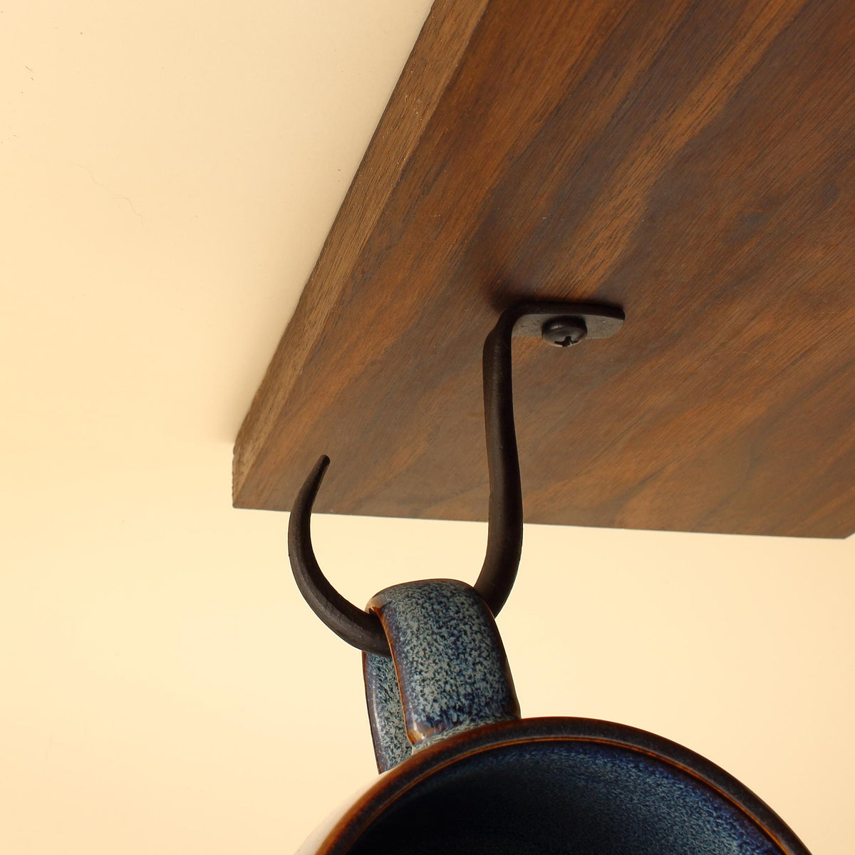 Under Hook - Individual