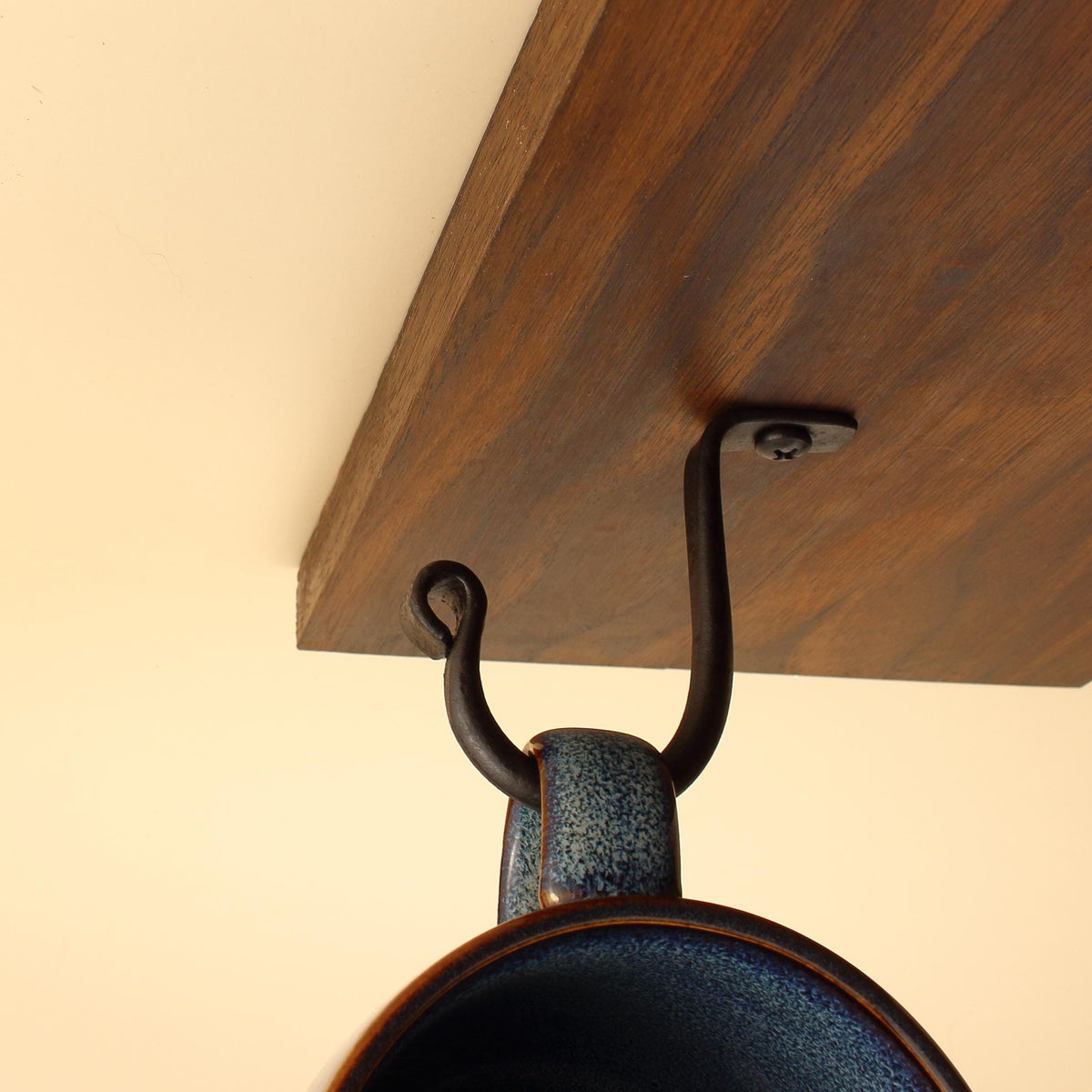 Under Hook - Individual